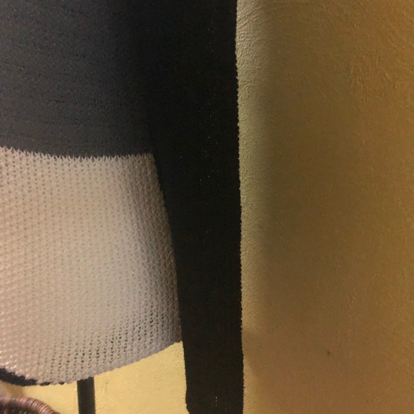 New Woman’s Marbel White/Gray/Black Sweater NWT - Picture 6 of 13